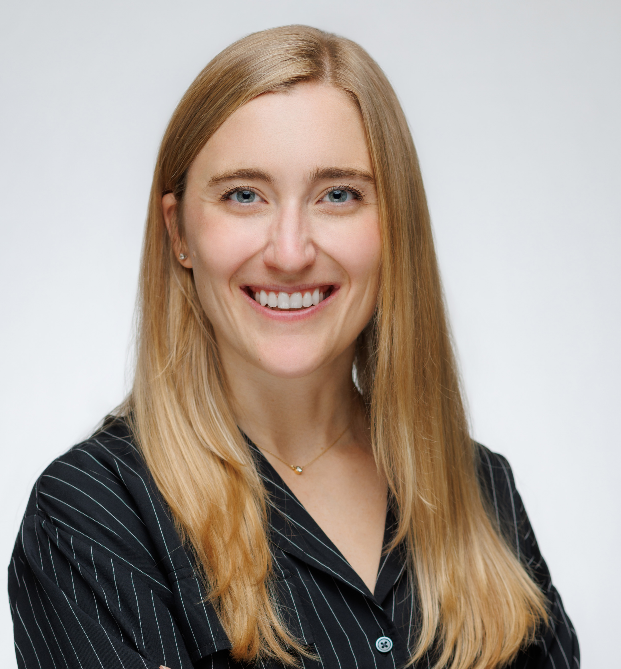 Lindsay Headshot